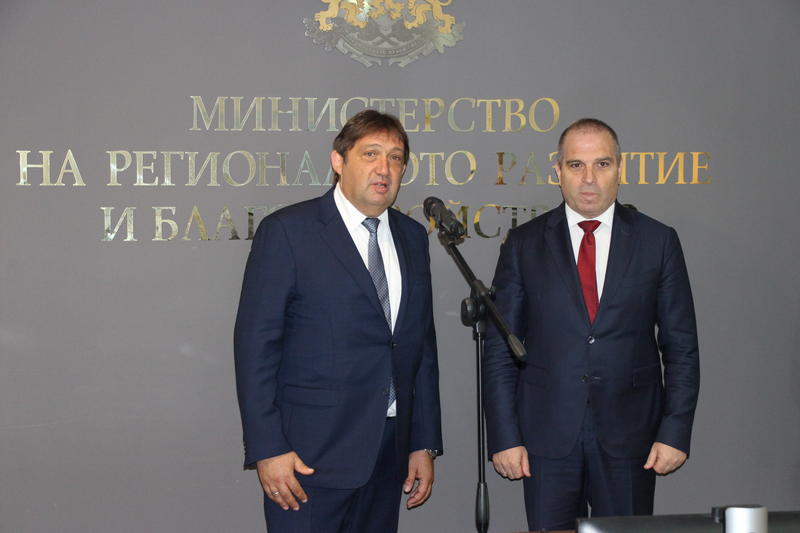 Министър Иван Шишков: Държавата няма да остане без пътно поддържане