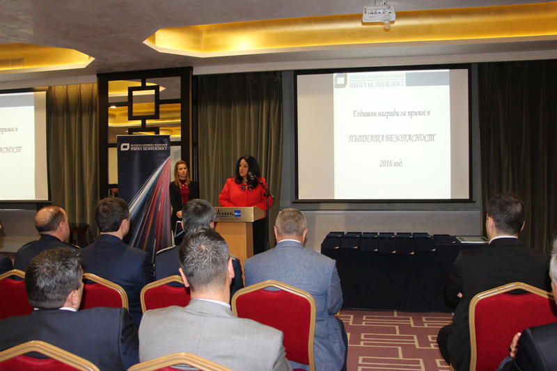 Министър Лиляна Павлова получи награда за цялостен принос в областта на пътната безопасност - 3