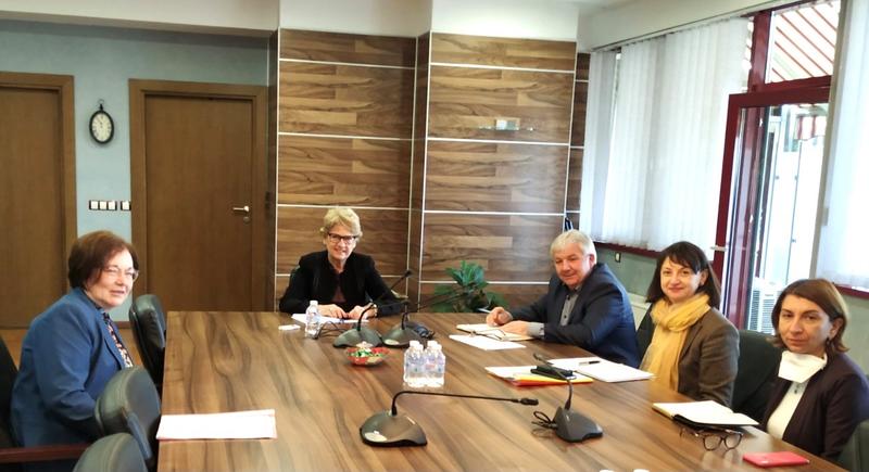 Министър Комитова се срещна с кмета на Троян Донка Михайлова