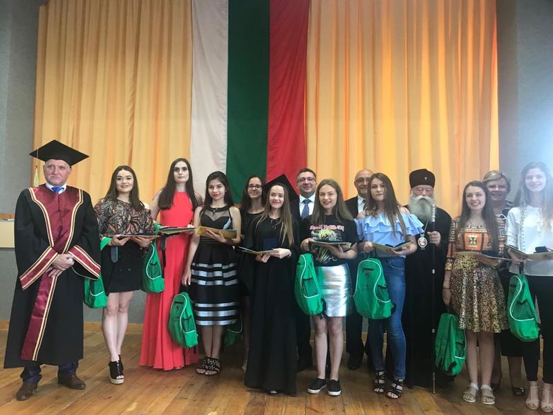 Министър Нанков връчи дипломи на зрелостници от Профилираната езикова гимназия „Екзарх Йосиф І“ в Ловеч - 1