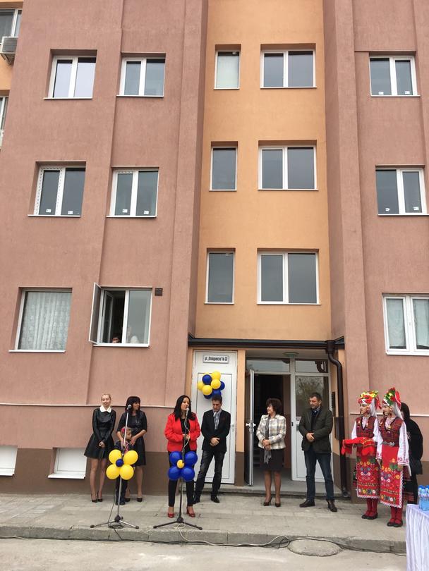 Министър Лиляна Павлова откри в Пазарджик един от най-големите санирани блокове със средства от Националната програма за енергийна ефективност  - 3