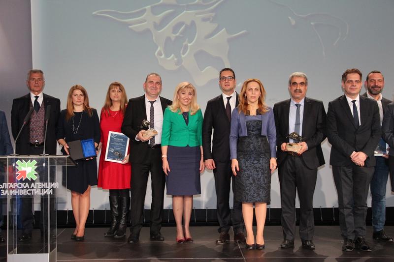 Министър Аврамова награди Кока-Кола за разширяване на бизнеса им в България  в рамките на конкурса „Инвеститор на годината“ 2019 - 2