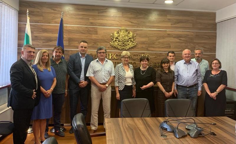 Запазване на туристическите хижи държавна собственост обсъдиха министрите Комитова и Балтова заедно с Конфедерацията на Българския туристически бизнес