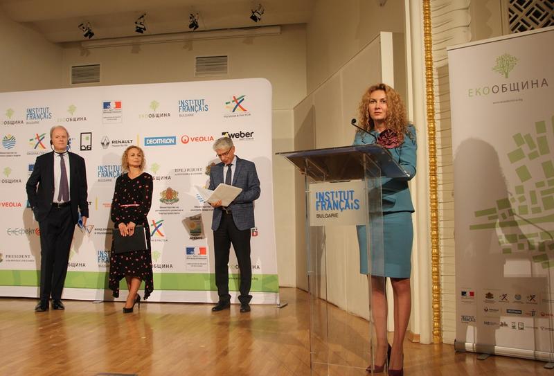 Зам.-министър Деница Николова отличи общините Добрич и Кнежа за постижения в областта на енергийната ефективност - 2
