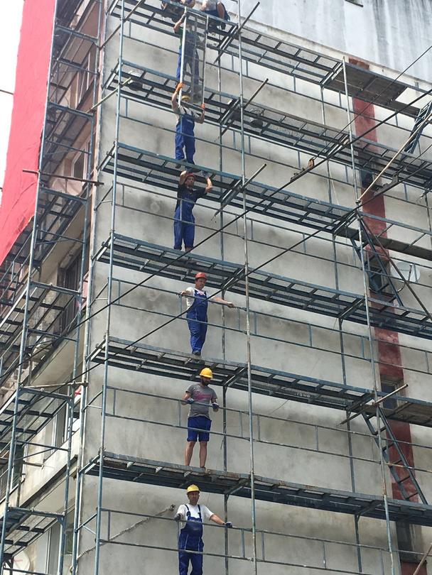 Министър Павлова провери хода на изпълнението на строително-ремонтни дейности по обновявани сгради по Националната програма за енергийна ефективност в Габрово   - 4