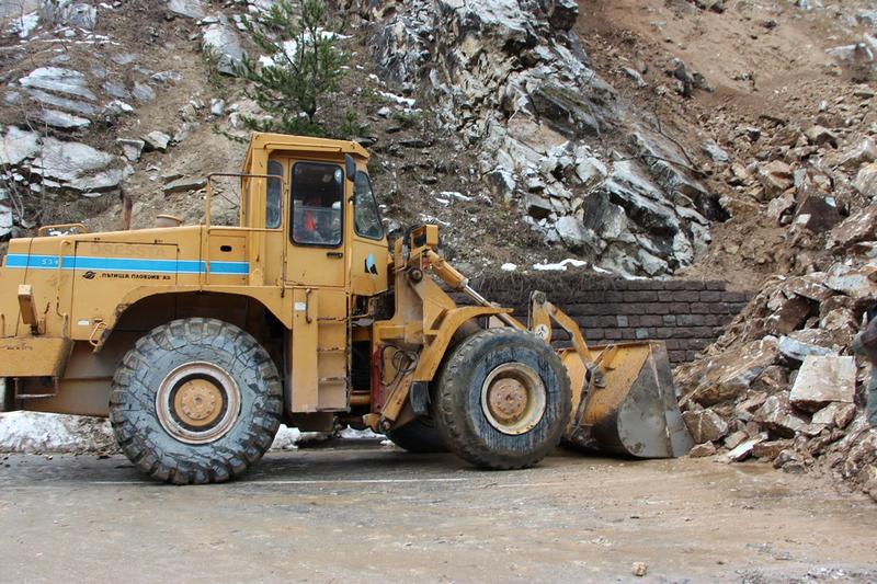  Министър Лиляна Павлова  пое лично координацията по разчистване на огромното свлачище, блокирало пътя Смолян- Асеновград - 19