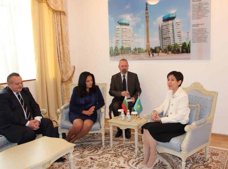  Лиляна Павлова: Провеждането на заседание на Междуправителствената комисия е от особена важност за развиването на търговско-икономическите отношения между България и Казахстан - 2