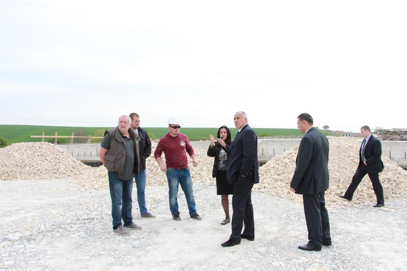  Премиерът Бойко Борисов и министър Лиляна Павлова направиха изненадваща инспекция на строителството на пътен възел Шумен- Белокопитово - 6