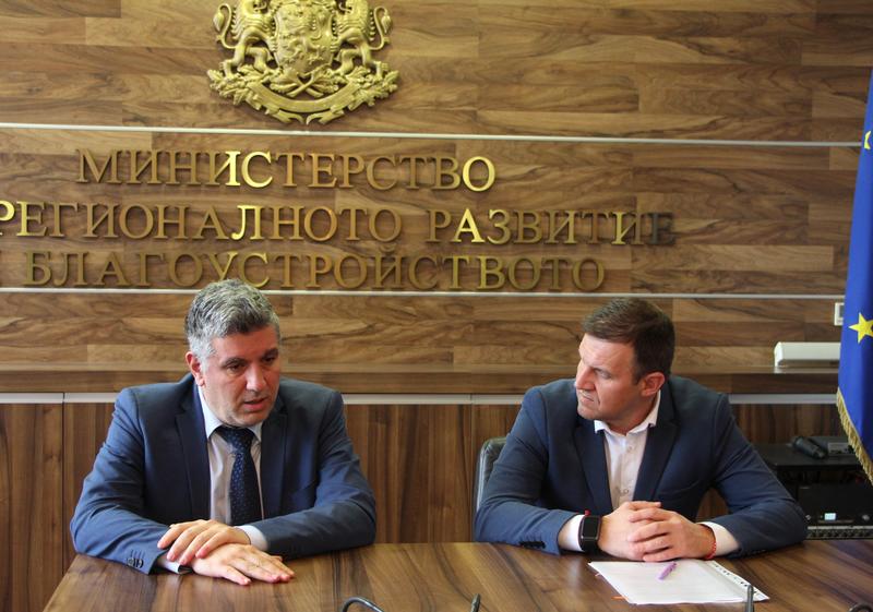 Министър Цеков подписа 442 споразумения със 115 общини за изпълнение на общински инфраструктурни проекти в страната - 1