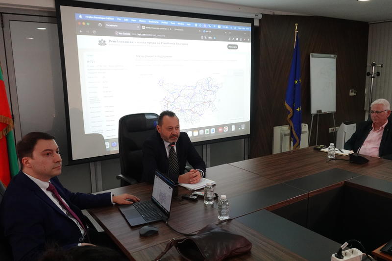 Министър Николай Найденов: От днес всеки може да получи свободно детайлна информация за  ремонтите по републиканските пътища