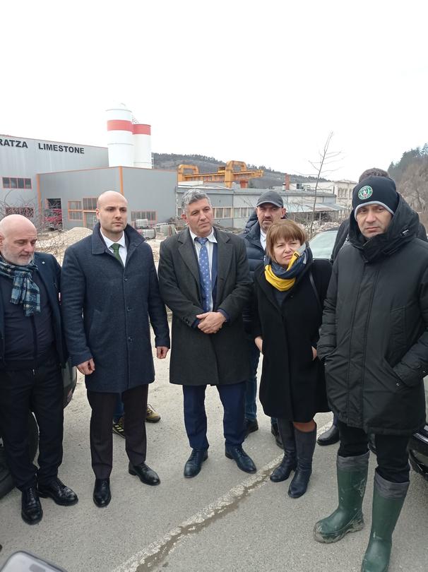 Движението по пътя Мездра - Ботевград ще бъде пуснато до средата на февруари с временна организация на движението - 9