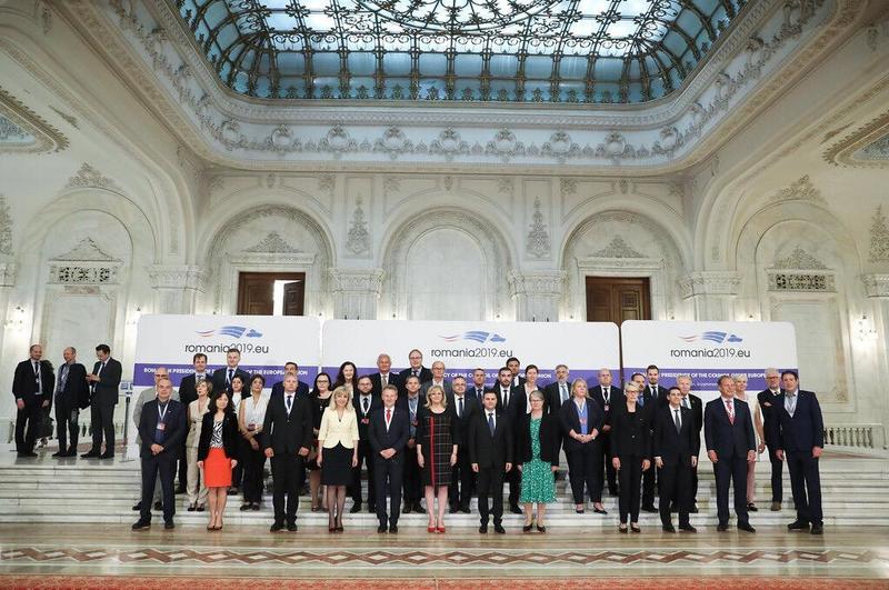Nearly EUR 3 billion are being invested in Bulgarian regions
