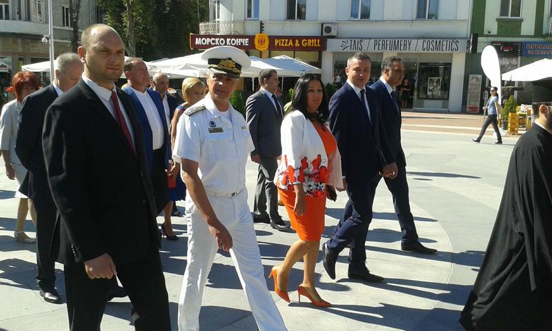  Министър Лиляна Павлова: Стартираме търг за строителството на нова отсечка от АМ „Хемус“ при Белокопитово - 4