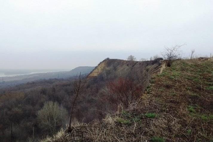 Откос на главния свлачищен отстъп_с. Орсоя