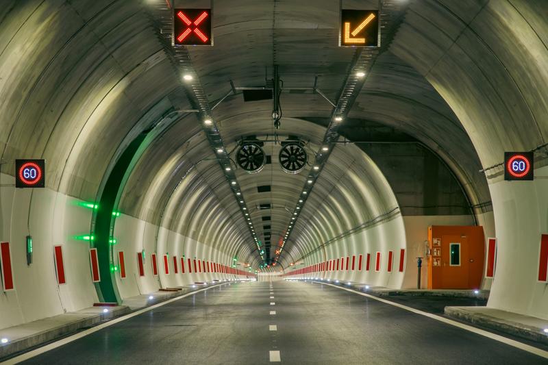 Пуснато бе движението през най-дългия пътен тунел „Железница“ на АМ „Струма“ - 3
