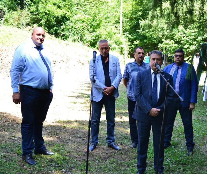 Зам.-министър Валентин Йовев и кметът на община Котел Коста Каранашев направиха първа копка за строежа на пречиствателна станция за питейни води - 2