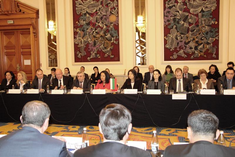 Министър Лиляна Павлова: България разглежда Туркменистан като партньор, с когото желае да развива приятелски отношения и взаимноизгодно сътрудничество - 2