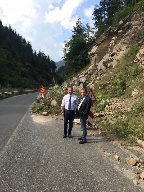 Зам.-министър Йовев инспектира свлачищата в Община Девин - 1