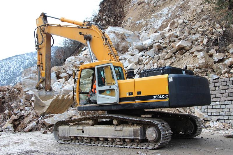  Министър Лиляна Павлова: Разчистването на пътя Смолян- Пловдив ще продължи и през нощта   - 8