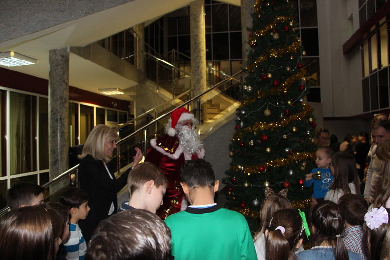 Министър Петя Аврамова поздрави деца на служители на МРРБ за предстоящите коледни празници - 2