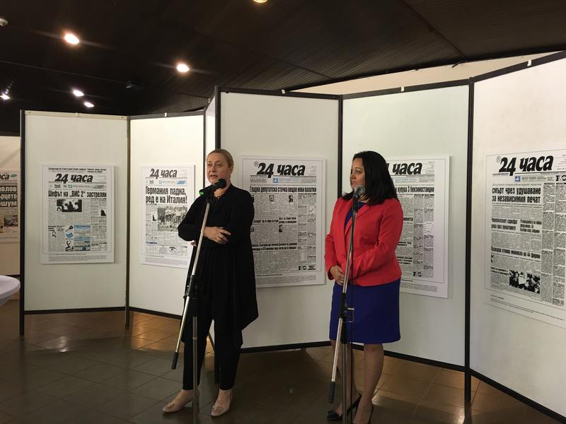 Министър Павлова присъства на откриването на изложба по повод 25-тата година на в. „24 часа“ във Варна - 1