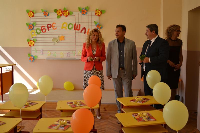 Зам.-министър Деница Николова: До 2023 г. ще модернизираме и обновим образователната инфраструктура в страната - 1