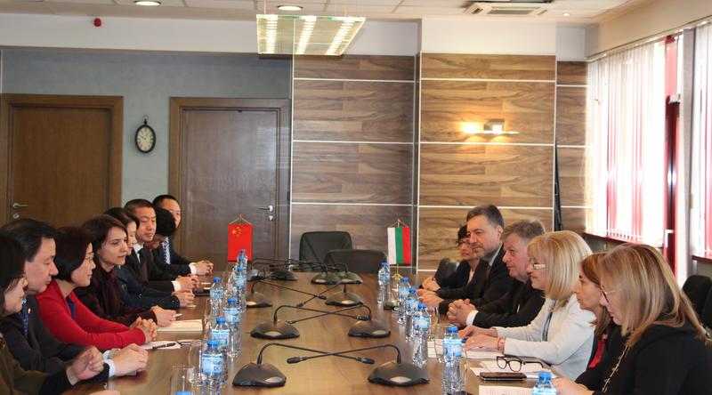 Minister Avramova: Political dialogue between Bulgaria and China must have a practical dimension by strengthening economic ties between the two countries - 1