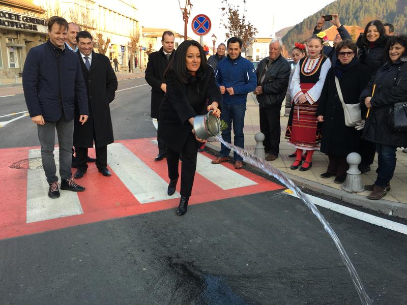 Министрите Павлова и Московски откриха рехабилитирания път Мадан-Златоград- Бенковски - 9