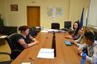 Заместник-министър Крумова дискутира необходимостта от образование с ученик от седми клас