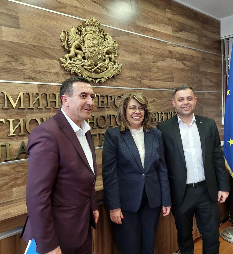 Министър Коритарова подписа нови 57 споразумения за  финансиране на общински проекти за над 122 млн. лв. от държавния бюджет - 1