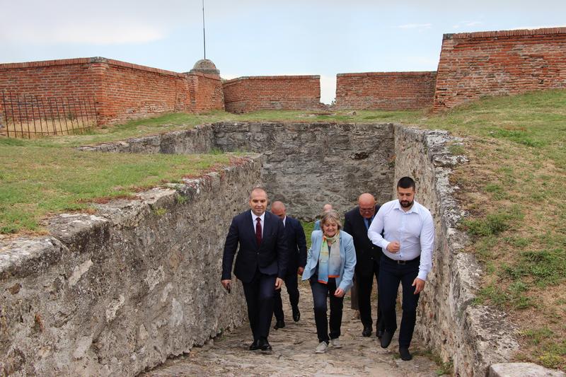 Deputy Prime Minister Karadjov and EU Commissioner Ferreira discuss the possibility of building a highway from Western Europe to Athens via the Danube Bridge near Vidin - 3