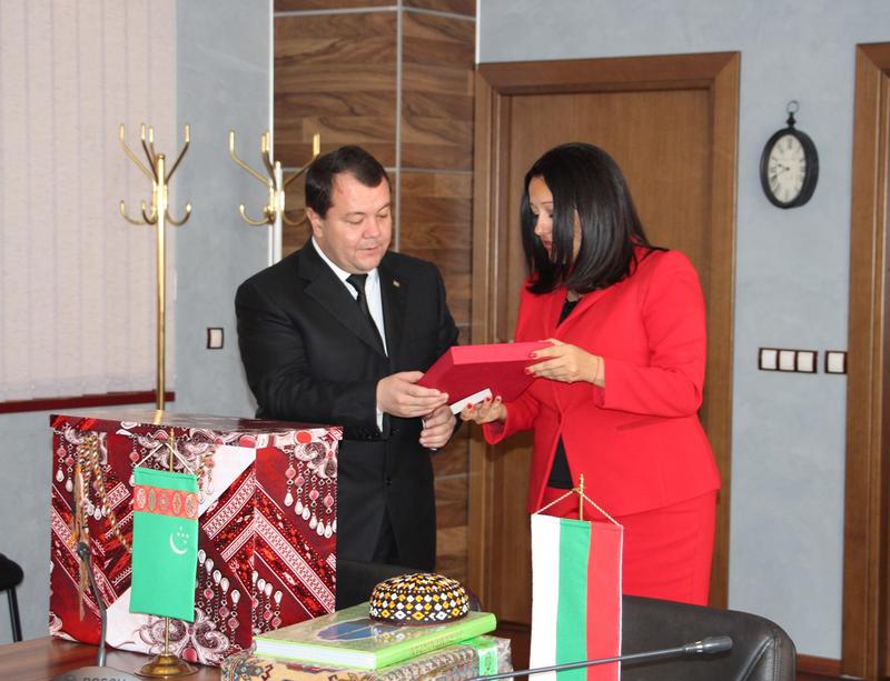 Министър Павлова дискутира с министър Шерипов сътрудничеството между България и Туркменистан в областта на строителството - 3