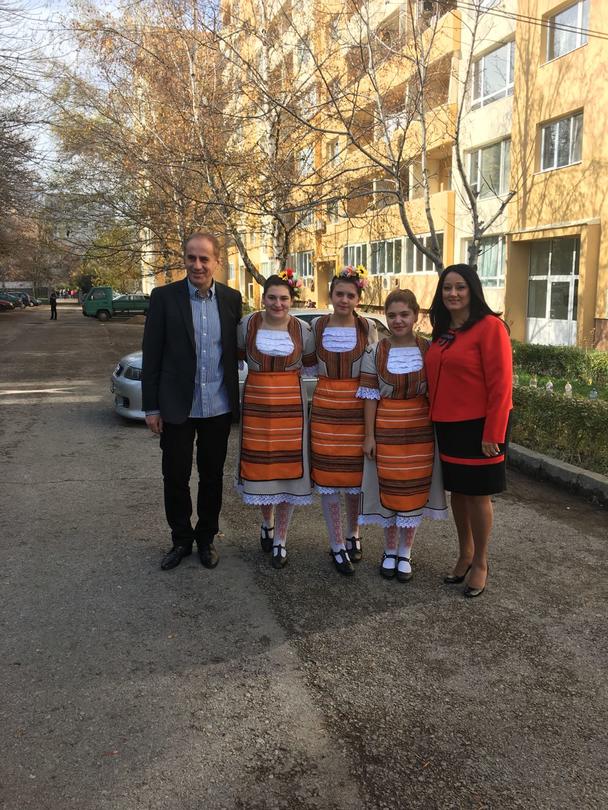  Министър Лиляна Павлова откри четири санирани блока в Кюстендил - 1