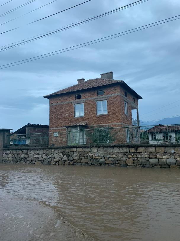 Министър Шишков: Регионалното министерство ще помогне на наводнените населени места в община Карлово - 24