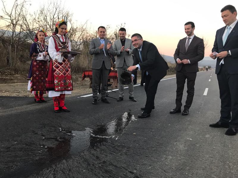 Министър Нанков и колегата му от Република Македония Сухейл Фазлиу откриха ремонтирания път Старчево – Кърналово - Първомай - 2