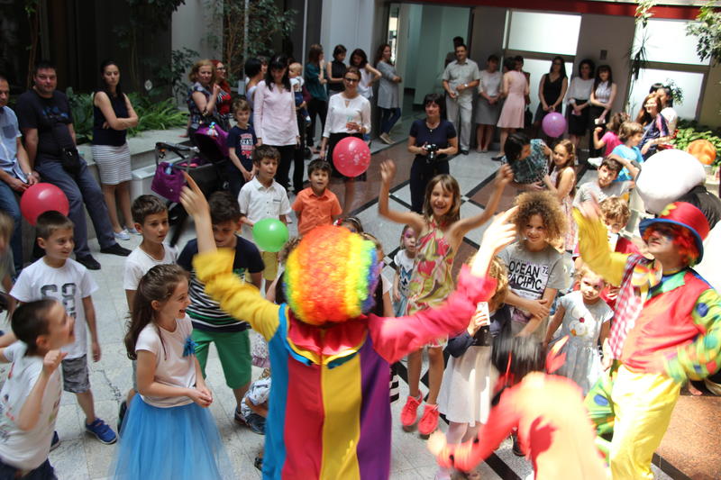 Министър Николай Нанков поздрави деца на служители на МРРБ за 1 юни - 3