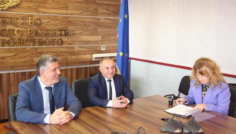 Министър Цеков и Атанас Стоянов - кмет на Община Сандански