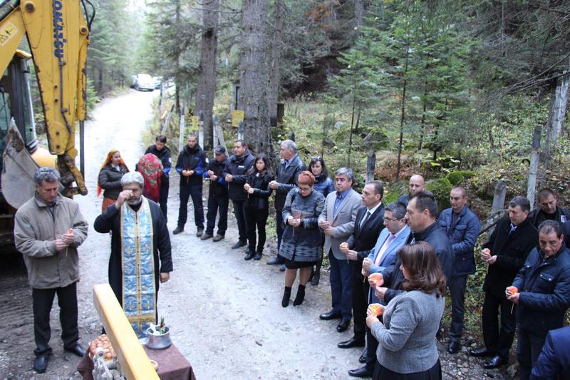 Заместник-министър Николай Нанков и кметът на Банско Георги Икономов направиха първа копка на нов довеждащ водопровод - 3