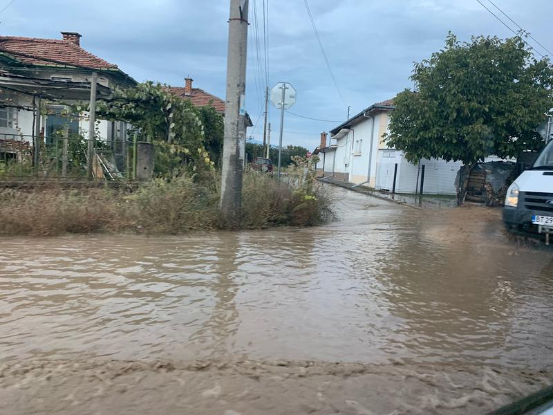 Министър Шишков: Регионалното министерство ще помогне на наводнените населени места в община Карлово - 20