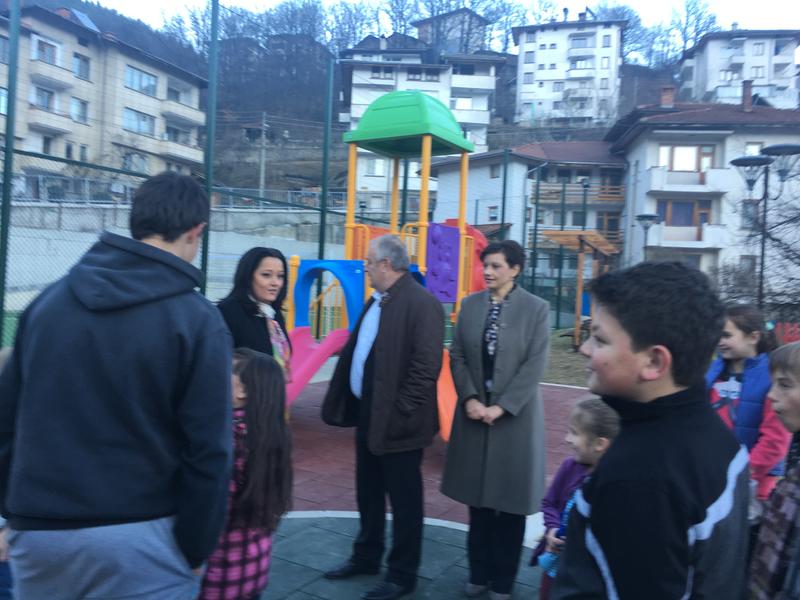 Министър Лиляна Павлова инспектира проект за подобряване на градската среда в Смолян - 4