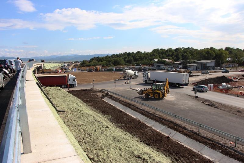 Министър Лиляна Павлова: От днес се пуска за движение двупосочно в едното платно участък 2 от Западната дъга на Софийския околовръстен път - 16