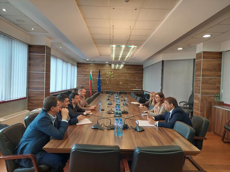 Министър Шишков се срещна с кмета на столичния район „Овча купел“ Ангел Стефанов - 1