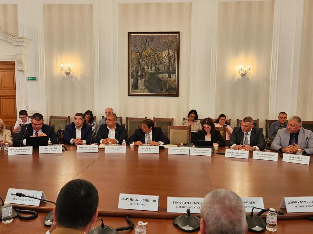 Министър Шишков: Над 1 млрд. лв. са неразплатените дей...