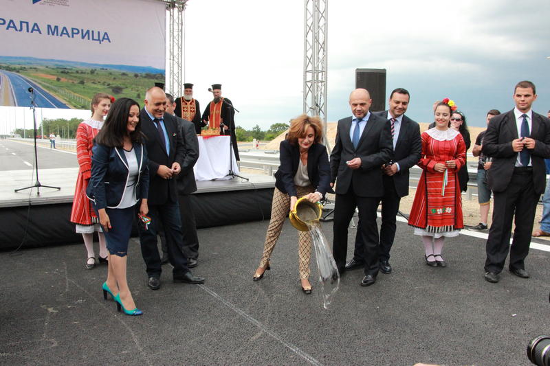 Министър Лиляна Павлова: Имаме волята, желанието и амбицията до края на 2015 г. да изпълним общо 300 км нови магистрали и да рехабилитираме 1600 км пътища - 5