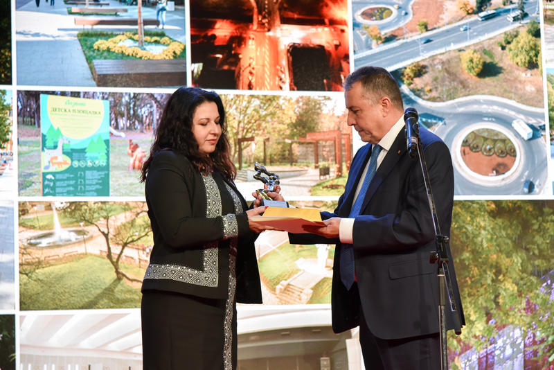 Заместник - министър Йовев връчи награда „Сграда на годината 2019“ на община Стара Загора - 1
