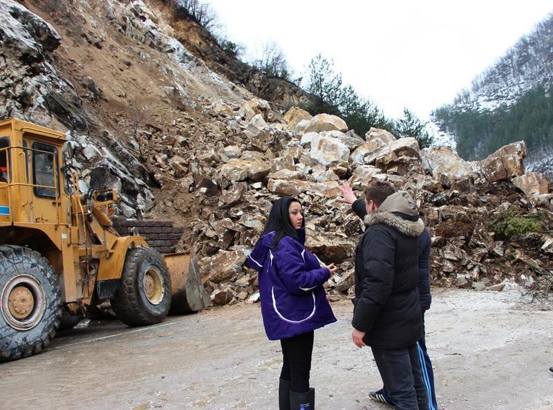  Министър Лиляна Павлова  пое лично координацията по разчистване на огромното свлачище, блокирало пътя Смолян- Асеновград