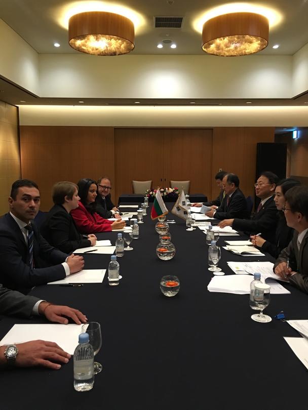 Министър Павлова и министърът на земята, инфраструктурата и строителството на Корея Ю Ил-хо обсъдиха създаване на работна група в областта на кадастъра - 3