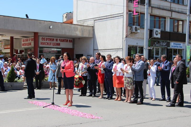Министър Павлова: През последните дни взехме важни решения, които ще съдействат за развитието и популяризирането на Казанлък и Празника на розата - 3