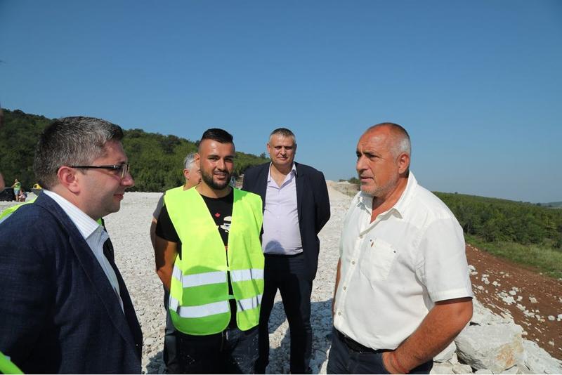 Отпускат се близо 35 млн. лв. за изграждането на участъка на АМ „Хемус“ между Ябланица и Боаза