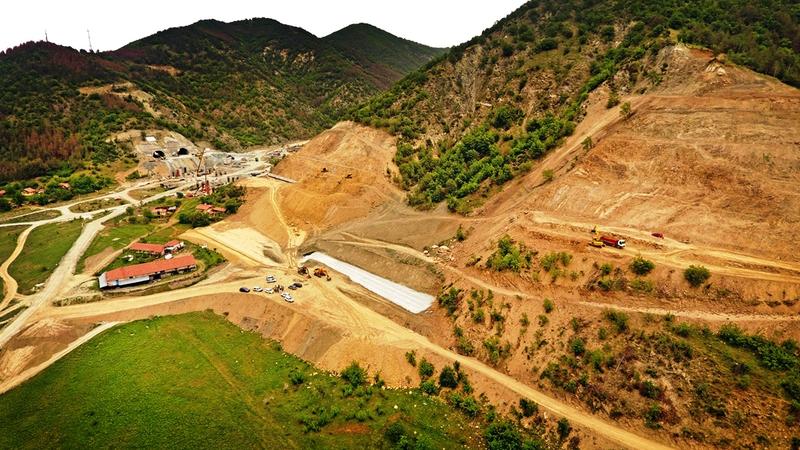 Министър Петя Аврамова и председателят на АПИ Георги Терзийски ще проверят напредъка при изграждането на тунел „Железница“ на АМ „Струма“ (видео) - 1